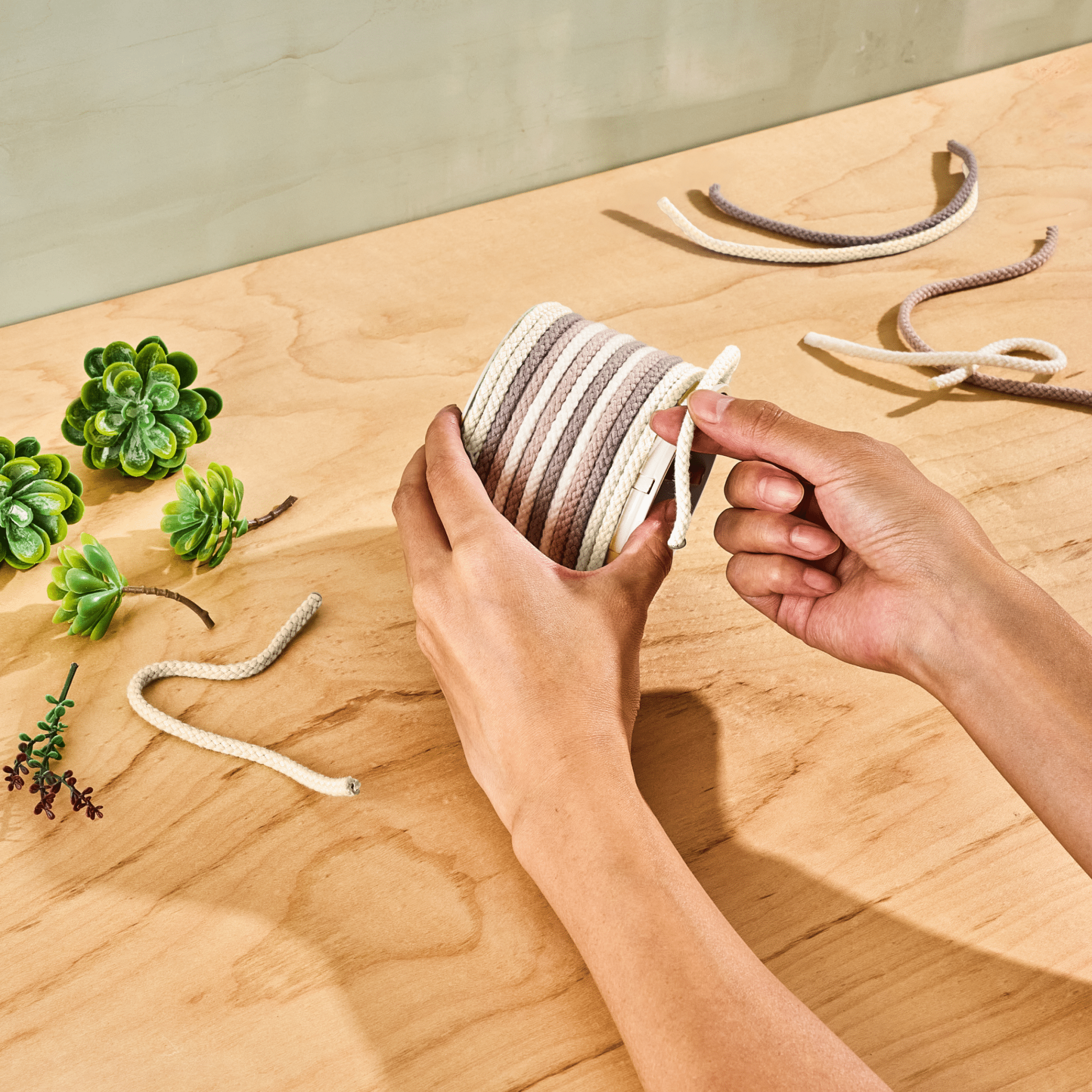 flowcrafts-cord-wrapped-planters-2814597.png