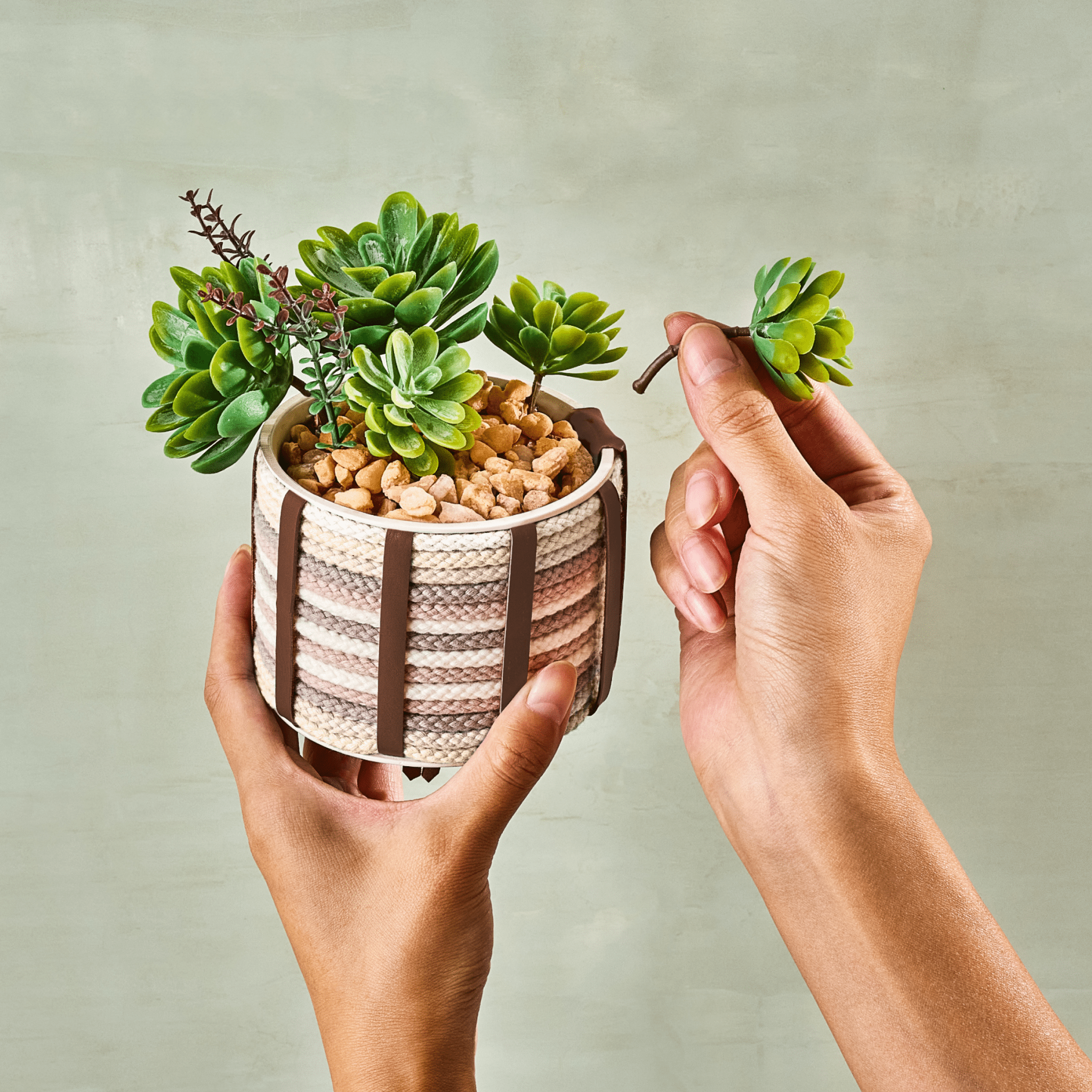 flowcrafts-cord-wrapped-planters-7168570.png