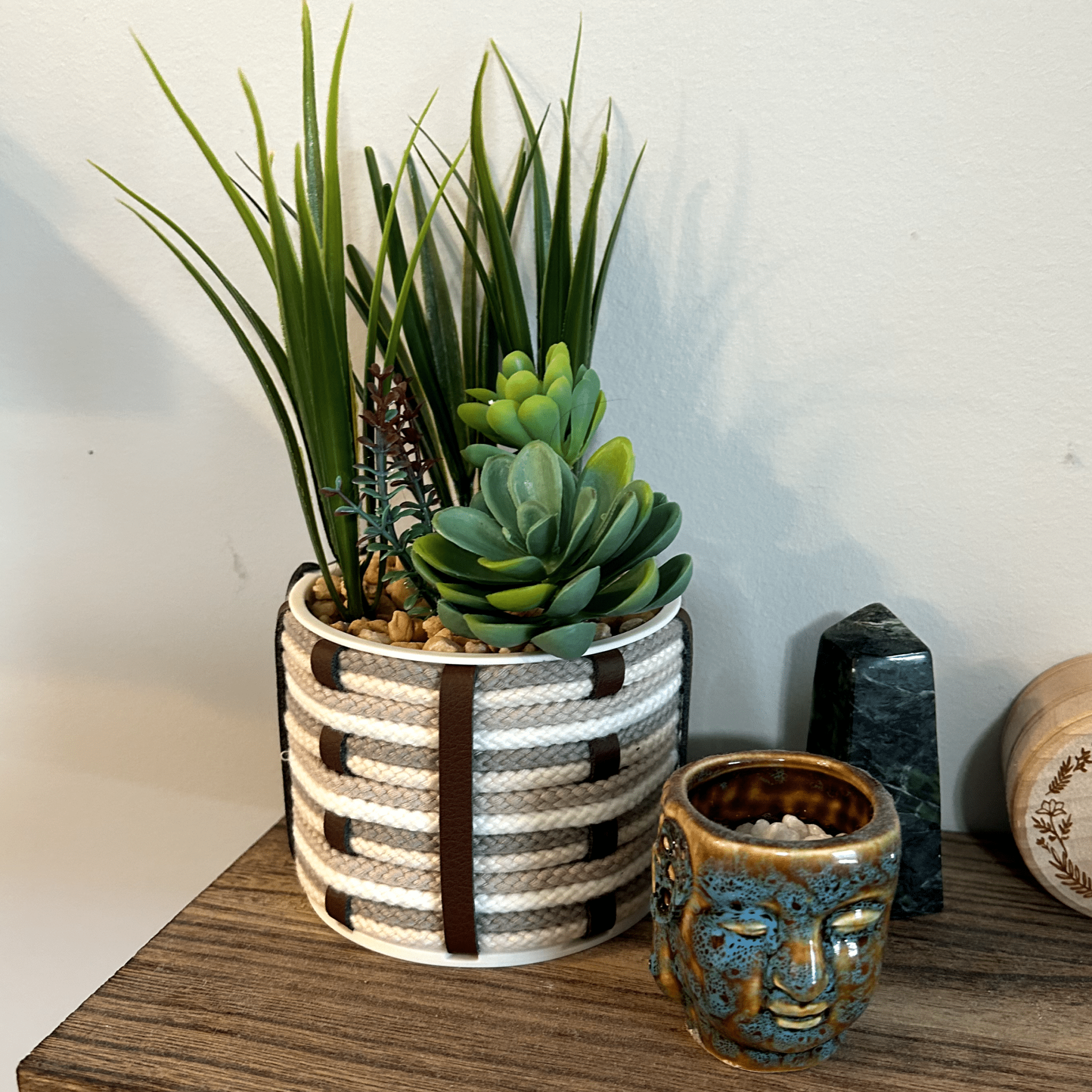 flowcrafts-cord-wrapped-planters-8734742.png